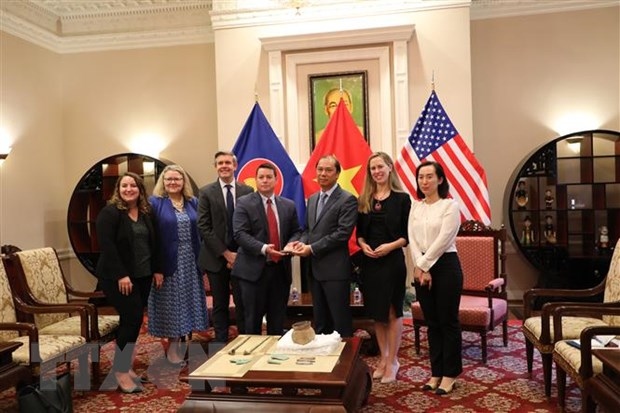Vietnamese Embassy receives cultural artifacts and antiquities from FBI